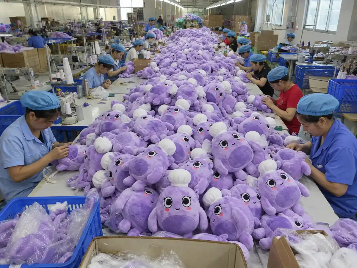 Bulk plush production lines in the factory